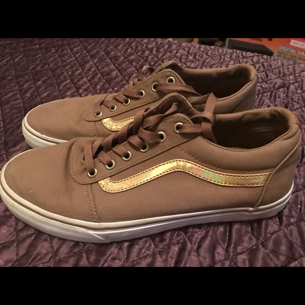 Women’s Vans tan and gold sz 11